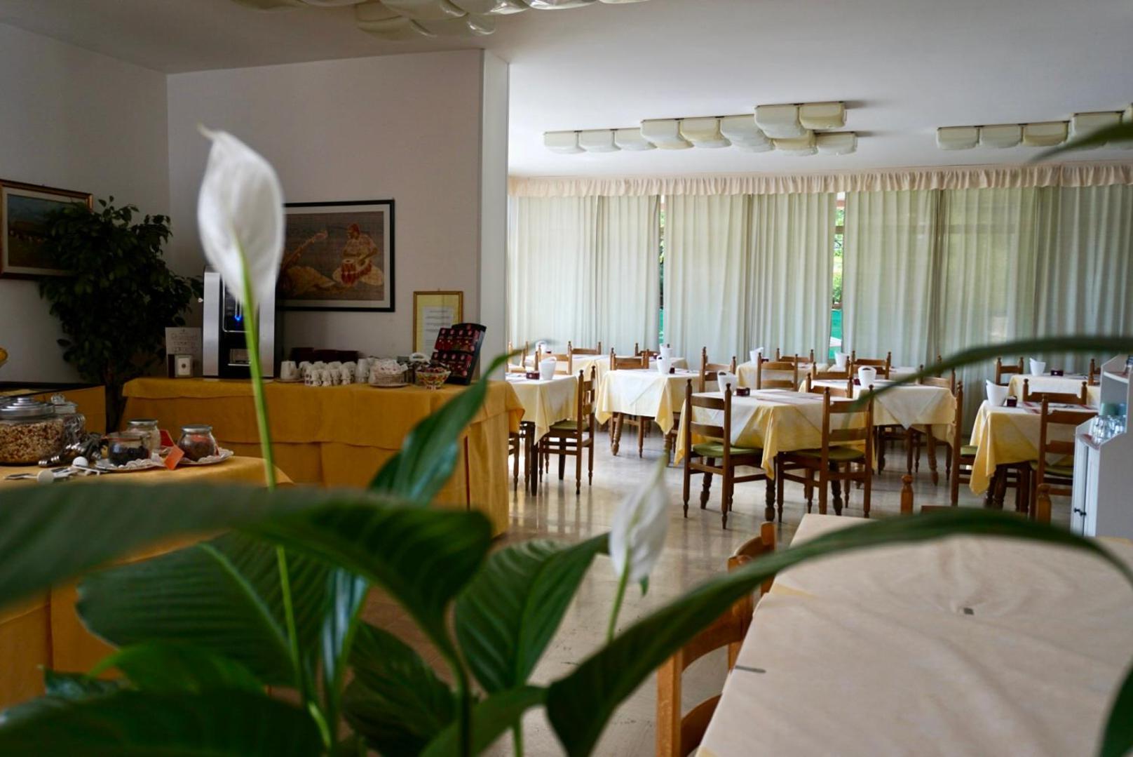 Hotel Diana Riva del Garda Exterior foto