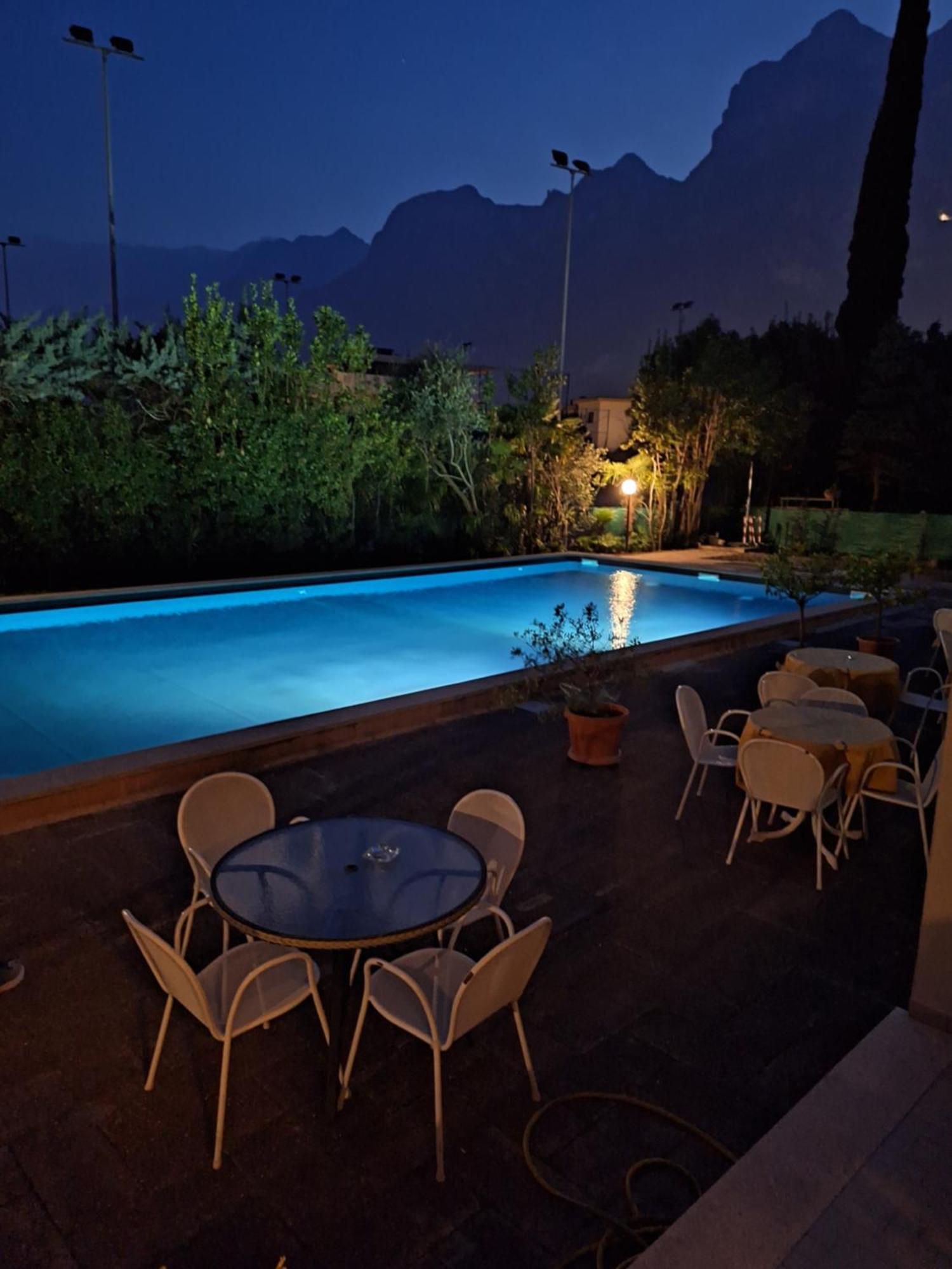 Hotel Diana Riva del Garda Exterior foto